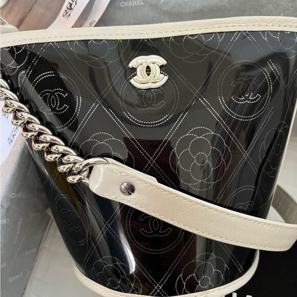 Chanel pvc bucket camellia bag small - Picture 2 of 8